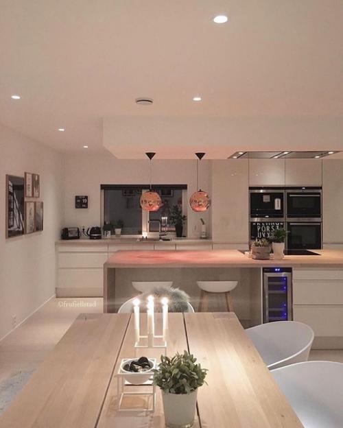 Скандинавский стиль.  Сочетание белого и дерева помогает создать ощущение тепла и уюта, особенно в вечернее время. 01