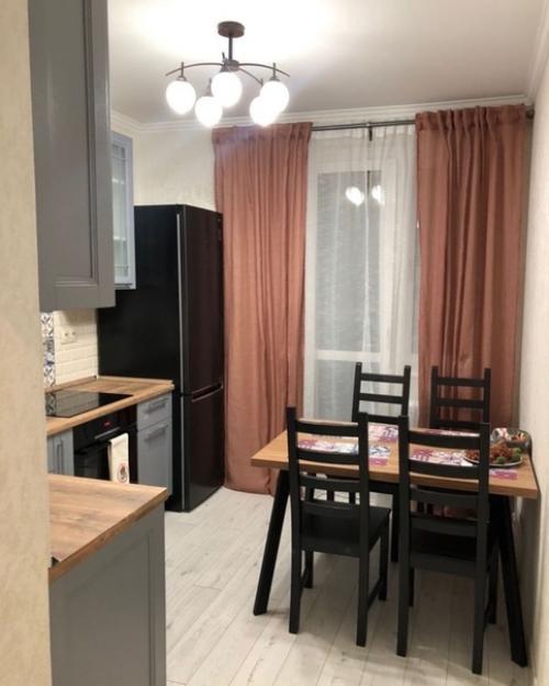 Наша кухня!  Еще не обжили.