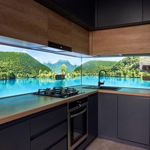 Несмотря на то, что многие критикуют кухонные фартуки такого плана, я рискнула и сделала у себя. 07