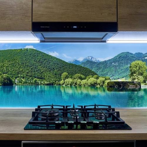 Несмотря на то, что многие критикуют кухонные фартуки такого плана, я рискнула и сделала у себя. 04