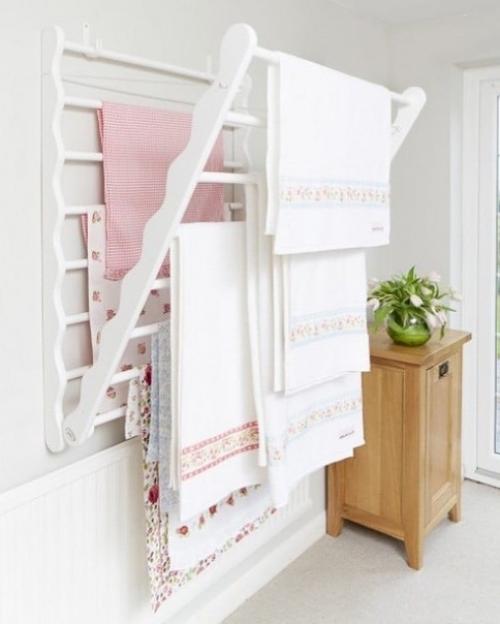 Спасибо тому кто придумал как экономить место при сушке. 02