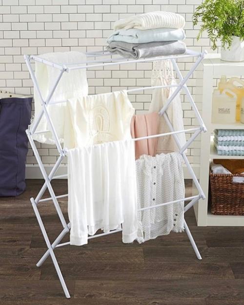 Спасибо тому кто придумал как экономить место при сушке. 01