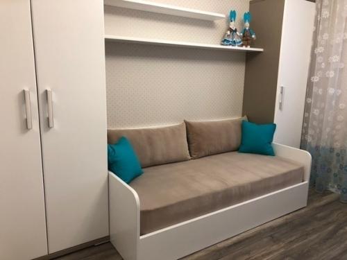 Сделали ремонт в комнате ребенка.