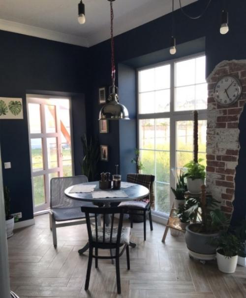 Обилие воздуха и растений.