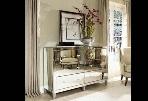 Зеркальная мебель - интересный способ визуально увеличить пространство в комнате. 01