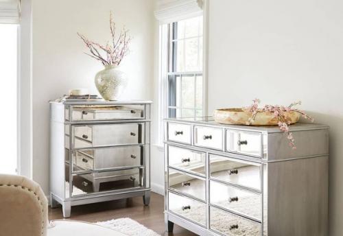 Зеркальная мебель - интересный способ визуально увеличить пространство в комнате. 05