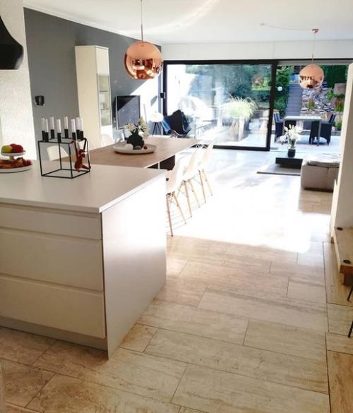 Когда на улице холодно и темно, лучше всего оставаться дома. 04