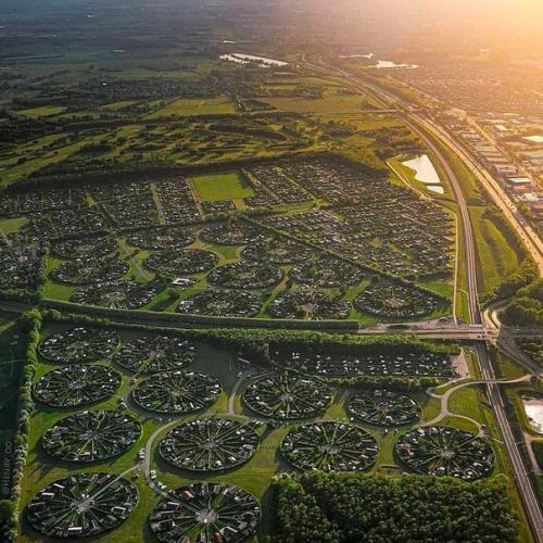 Какая красота!  Вот бы у нас такие поселки строили. 02