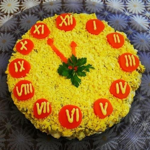 Новогодние салаты с мышками и ёлочками.