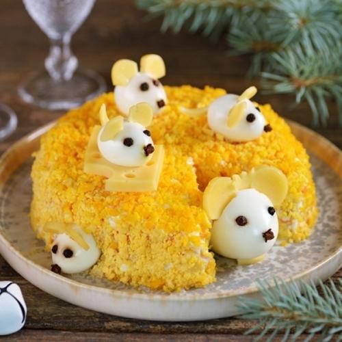 Новогодние салаты с мышками и ёлочками. 08