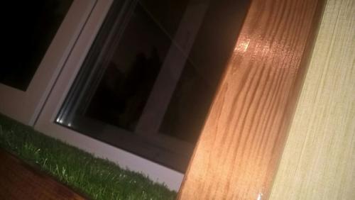 Подоконник с газоном, деревянное обрамление окна и экран на батарею из бамбука своими руками. 01