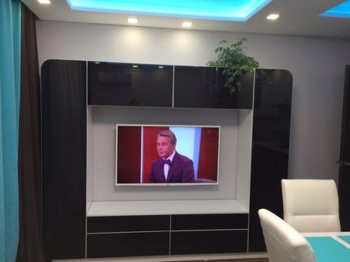 Доброе утро мы начнем с зонирования кухни с гостиной. 01