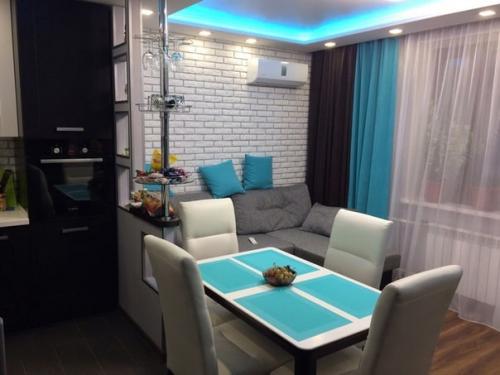 Доброе утро мы начнем с зонирования кухни с гостиной. 03