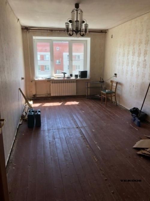 Переделали из однокомнатной в двухкомнатную.