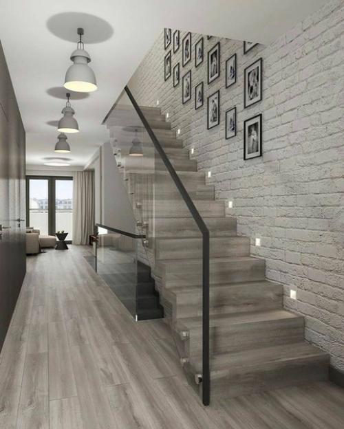 Кирпичная стена в интерьере.