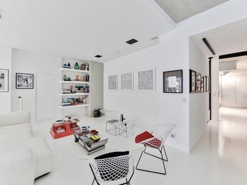 Многие уверены в непрактичности белого цвета, считая его марким. 07