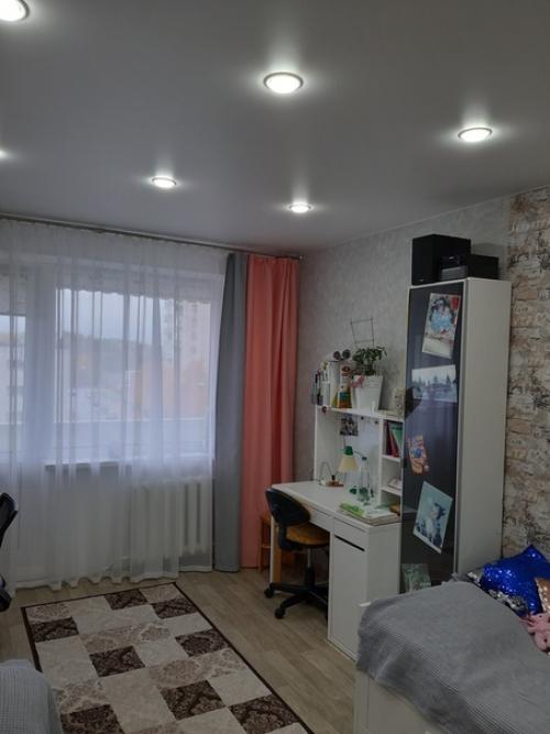 Девочки 10 и 15 лет сами придумали себе комнату.  