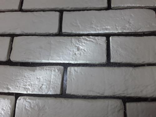 Декоративный кирпич из гипса как вам уже сухой вариант заливал. 05