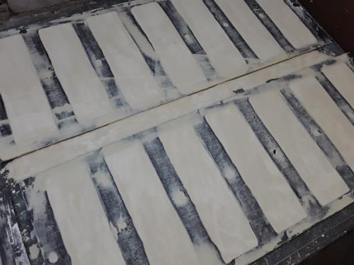 Декоративный кирпич из гипса как вам уже сухой вариант заливал. 03