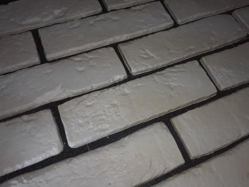 Декоративный кирпич из гипса как вам уже сухой вариант заливал. 06