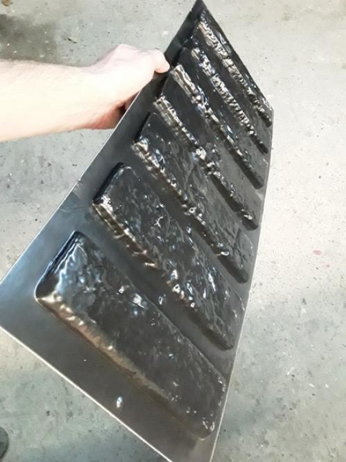 Декоративный кирпич из гипса как вам уже сухой вариант заливал. 01