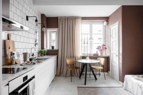 Маленькое пространство, антресольная спальня и все же! 01