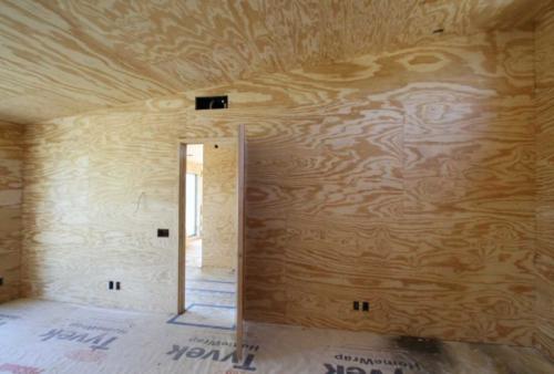 Чем отделать стены из фанеры. Чем нельзя отделывать стены из фанеры