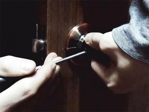 Как разобрать дверную ручку сириус. Как разобрать дверную ручку межкомнатной двери типа кноб