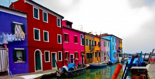 Цвет фасада дома с коричневой крышей. Цвета фасадов – выбор цветовых решений и правила гармоничного сочетания с дизайном дома