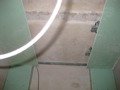 Потолок из гипсокартона с подсветкой в ванной. Потолок из гипсокартона в ванной — плюсы, минусы, советы по выбору дизайна и особенности конструкций (90 фото)