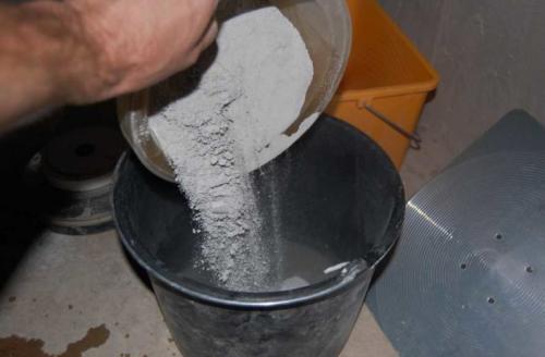 Как разводить гипс для декоративного камня