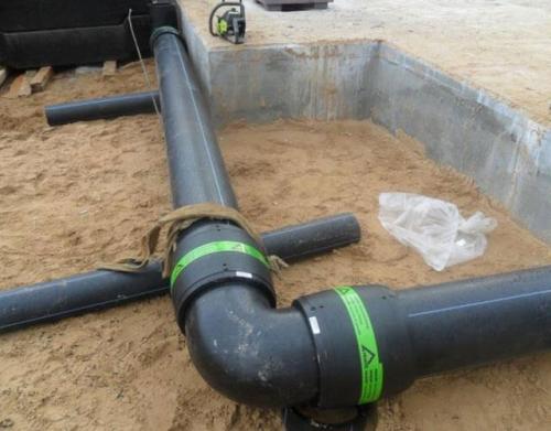 Крепление полиэтиленовых труб. Достоинства и особенности применения 02 Крепление полиэтиленовых труб. Достоинства и особенности применения 02