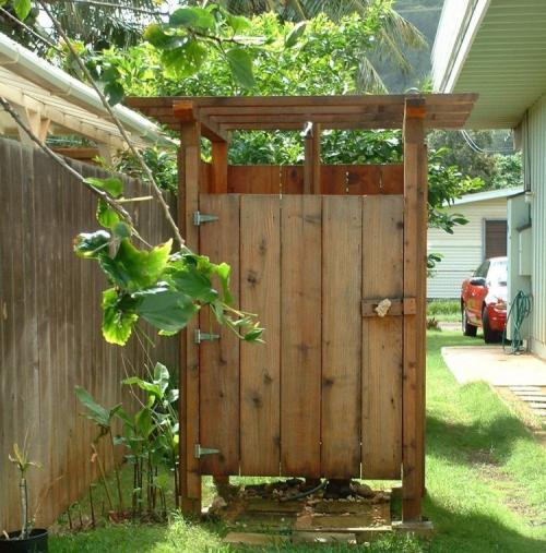 Летний душ с раздевалкой размеры. Летний душ –, как построить для дачи своими руками? Идеи, чертежи и лучшие проекты (85 фото)