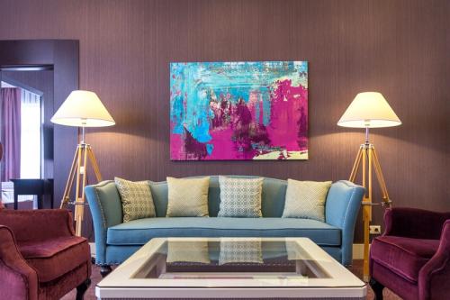 Постеры и картины в интерьере 03