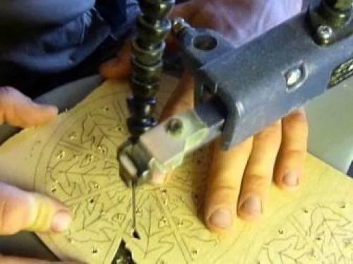 Как вырезать лобзиком по дереву. Тонкости выпиливания лобзиком 02