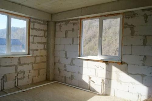 Какую штукатурку выбрать для газобетона. Штукатурка стен из газоблока своими руками