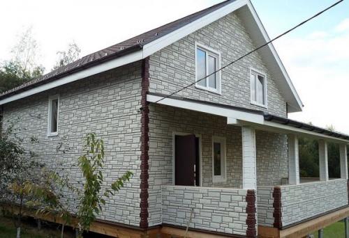 Гараж обшитый сайдингом под камень. 