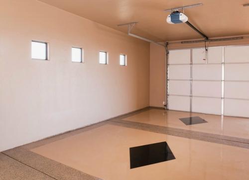 Гараж обшитый сайдингом внутри. Какой материал подходит для отделки