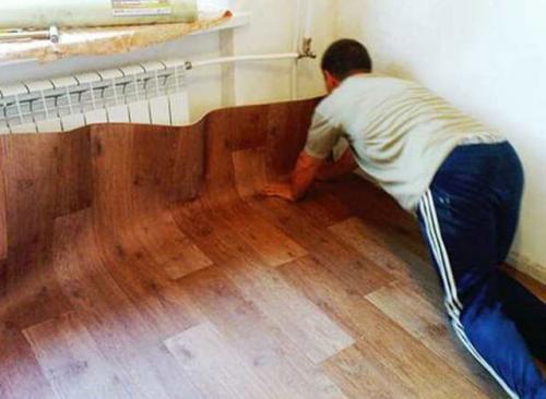 Линолеум, как распрямить. Как выровнять слежавшийся линолеум от складок и загибов