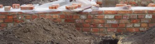 Чем лучше поднять цоколь. Как поднять кирпичом цоколь на бетонном фундаменте