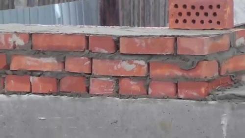 Чем лучше поднять цоколь. Как поднять кирпичом цоколь на бетонном фундаменте