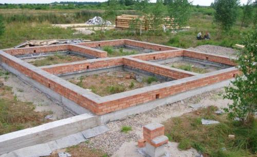 Проект дома из пеноблоков своими руками. Строительство дома из пеноблоков: строим дом своими руками, рейтинг лучших производителей пеноблоков
