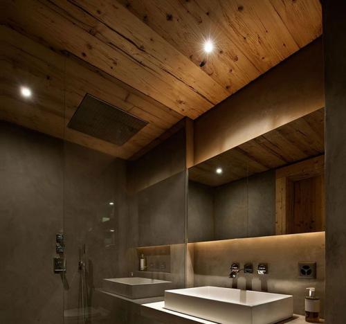 Потолок в деревянном доме. Варианты исполнения деревянного потолка