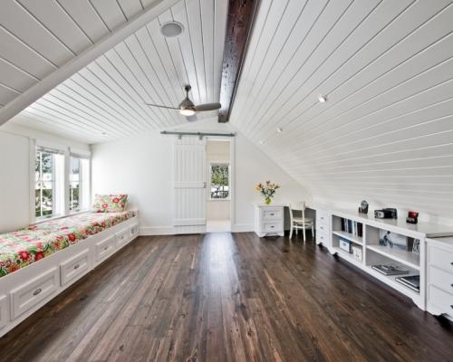 Потолок в деревянном доме. Варианты исполнения деревянного потолка