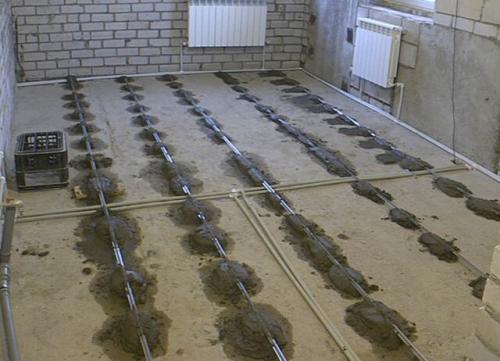 Как положить плитку на пол в деревянном доме. Укладка плитки на деревянный пол в частном доме 05