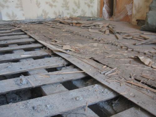 Как положить плитку на пол в деревянном доме. Укладка плитки на деревянный пол в частном доме 03
