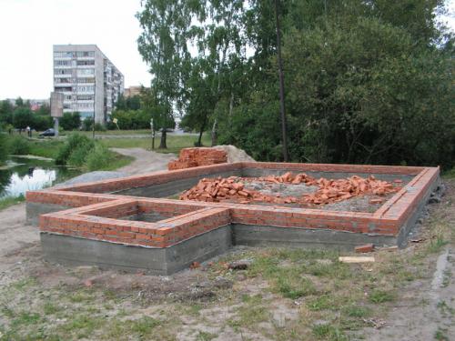 Чем лучше поднять цоколь. Как поднять кирпичом цоколь на бетонном фундаменте