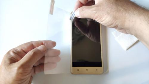 Как наклеить защитное стекло 9d. Приклейка защитного стекла