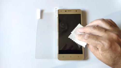 Как наклеить защитное стекло 9d. Приклейка защитного стекла