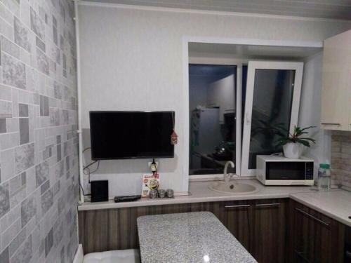 Как Вам кухонька с мойкой у окна? 04